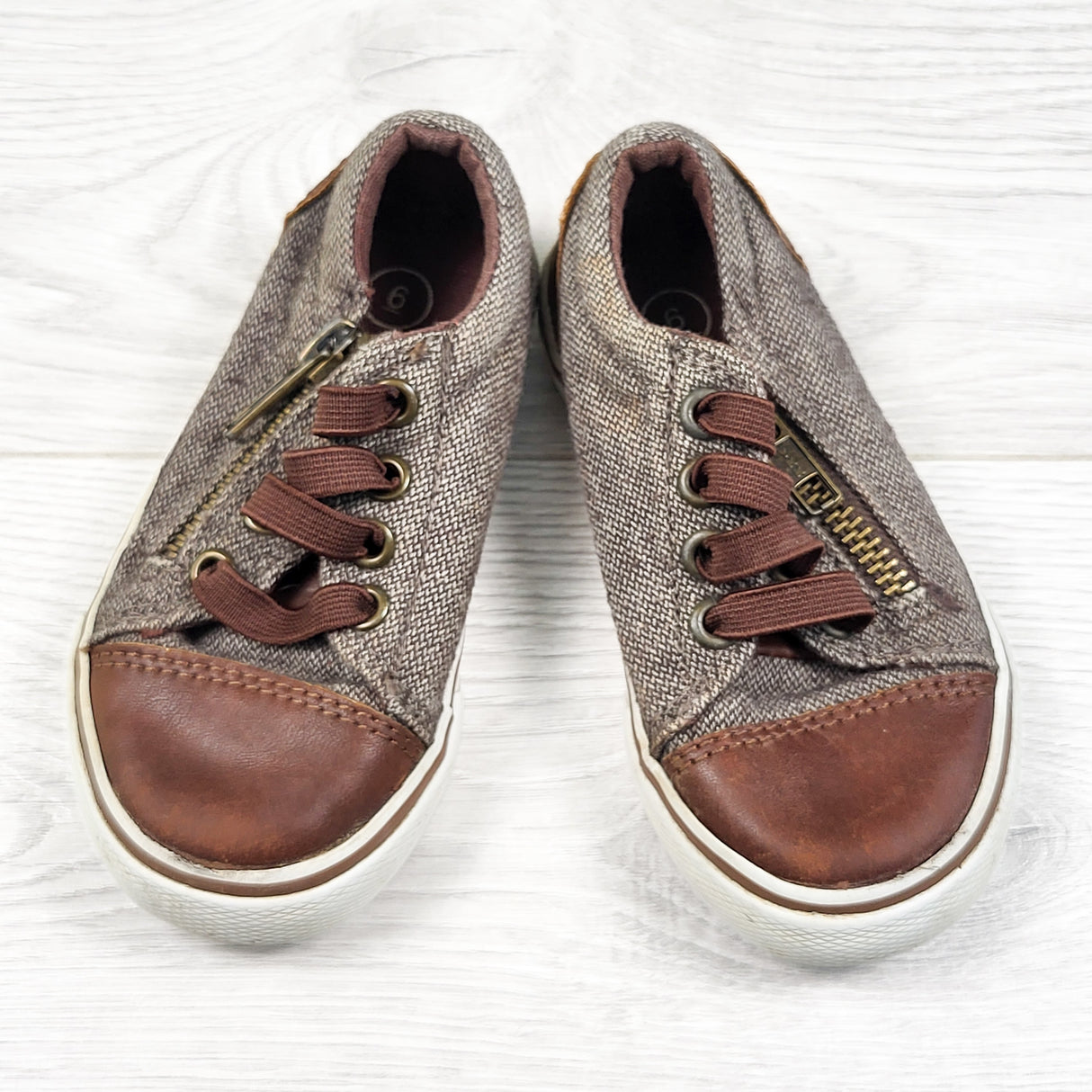 Cat and Jack bown herringbone pattern sneakers. Size 6