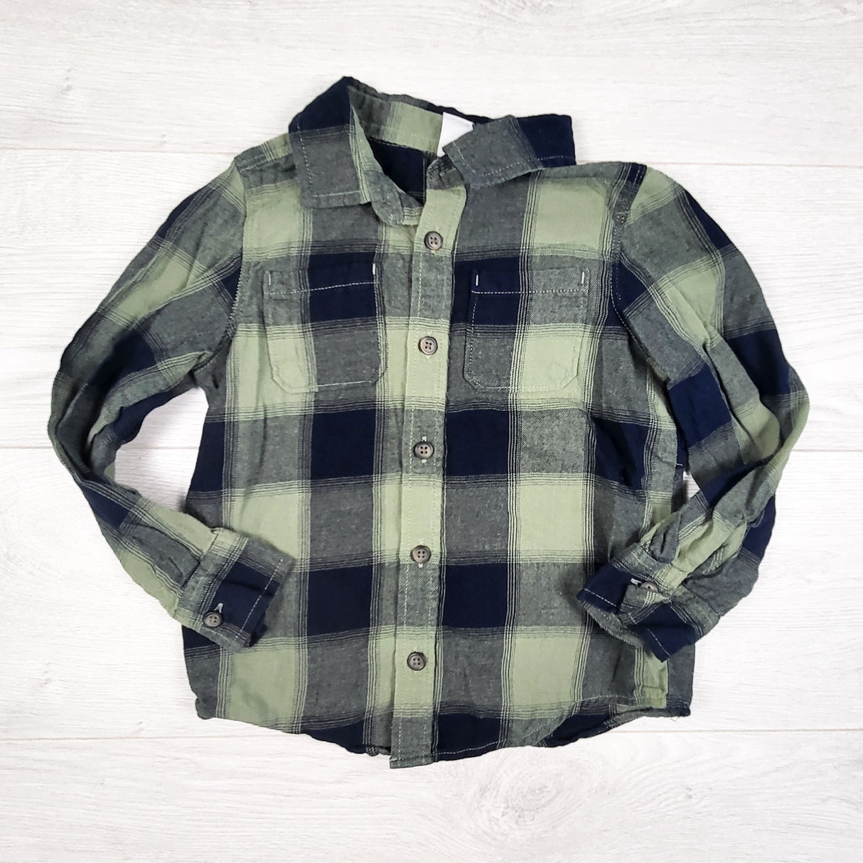 Old Navy green plaid button down shirt. Size 5T
