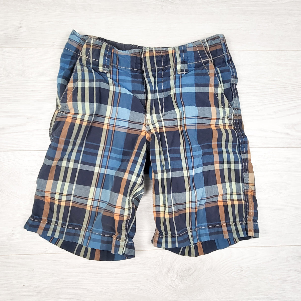 Old Navy plaid shorts. Size 6