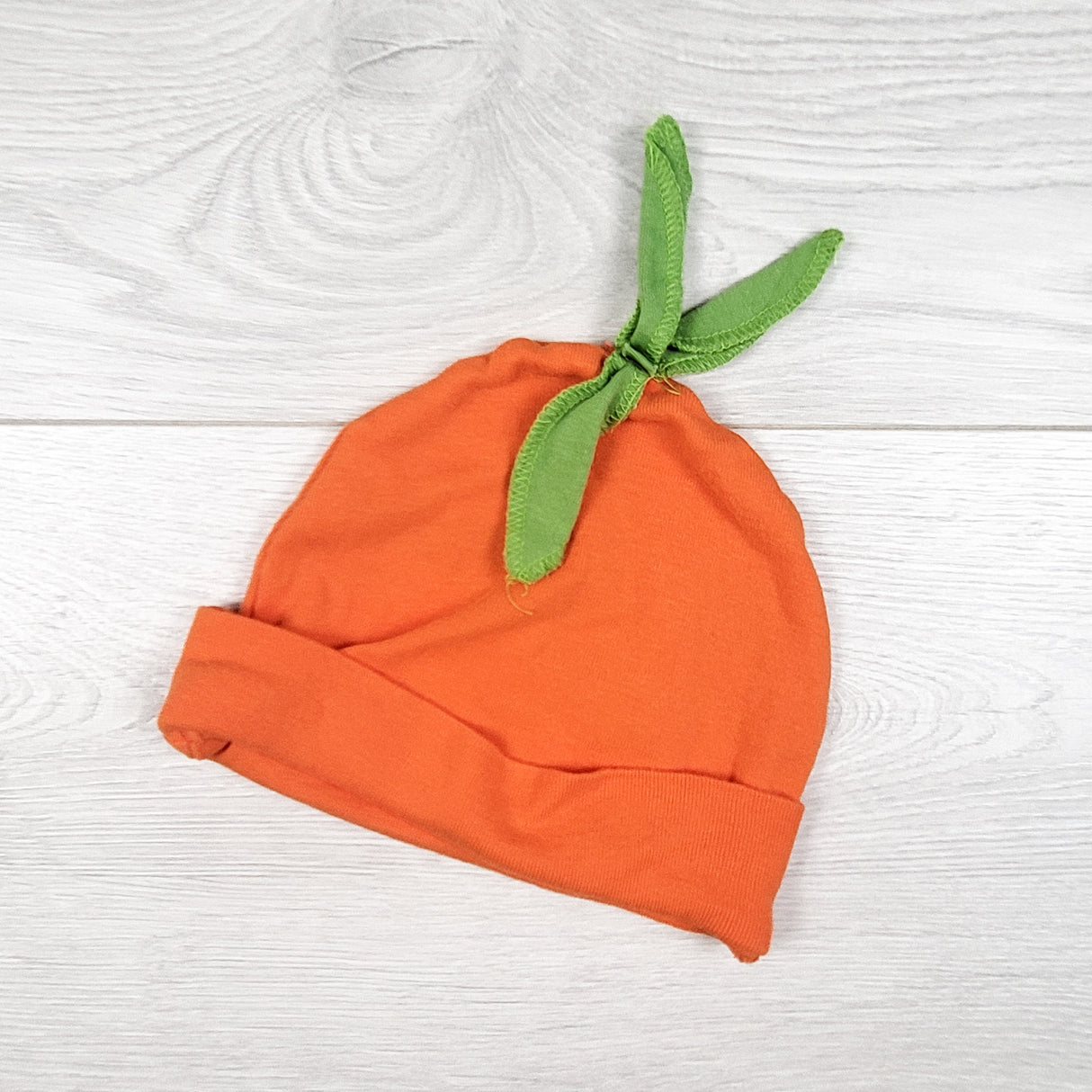 Rae Dunn orange pumpkin hat. Size 0-9 months