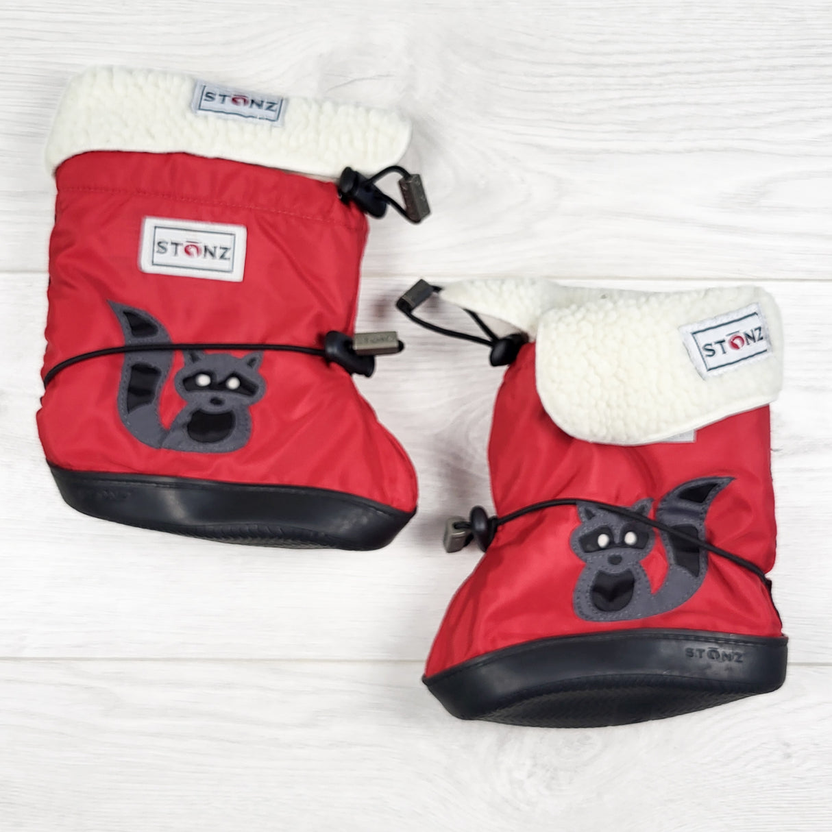 Stonz red waterproof booties with removable fleece liners. Size large (Size 5/6)