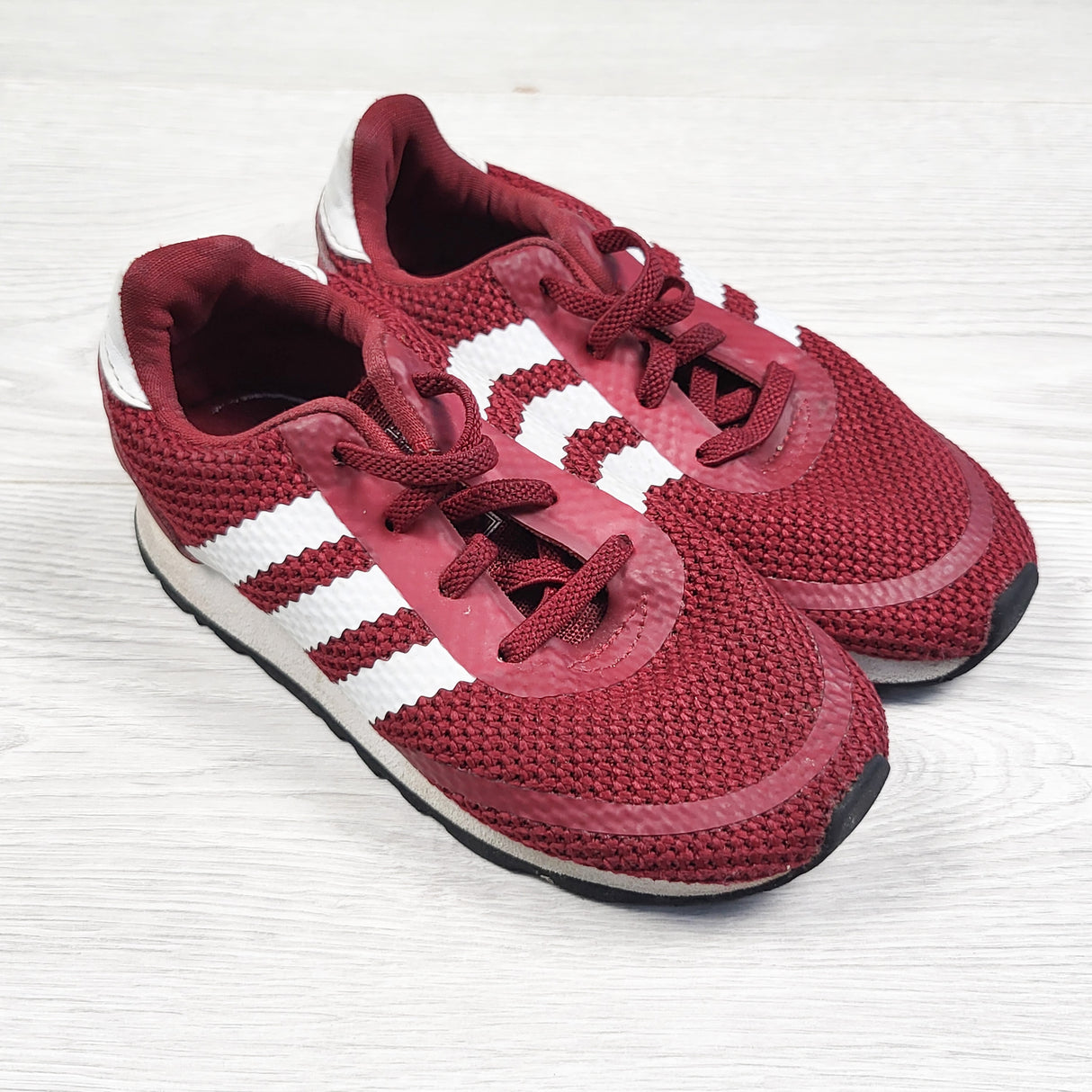 Adidas burgundy sneakers with elastic laces. Size 8.5