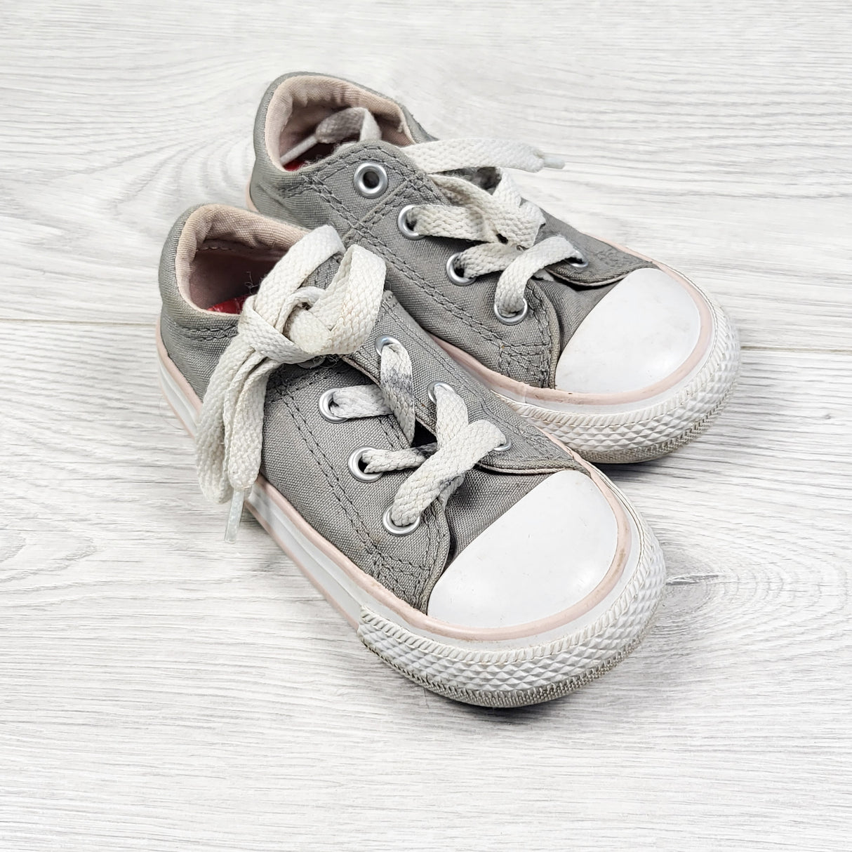 Converse grey lace up sneakers with pink trim. Size 6