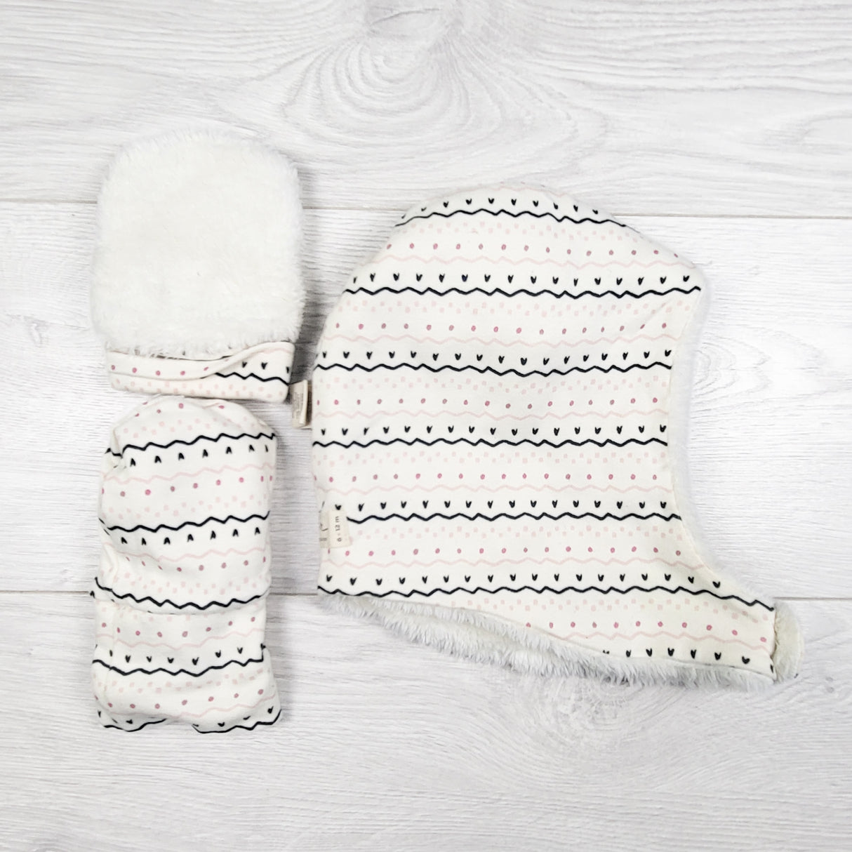 Pehr Design reversible hat and mitten set. Size 6-12 months