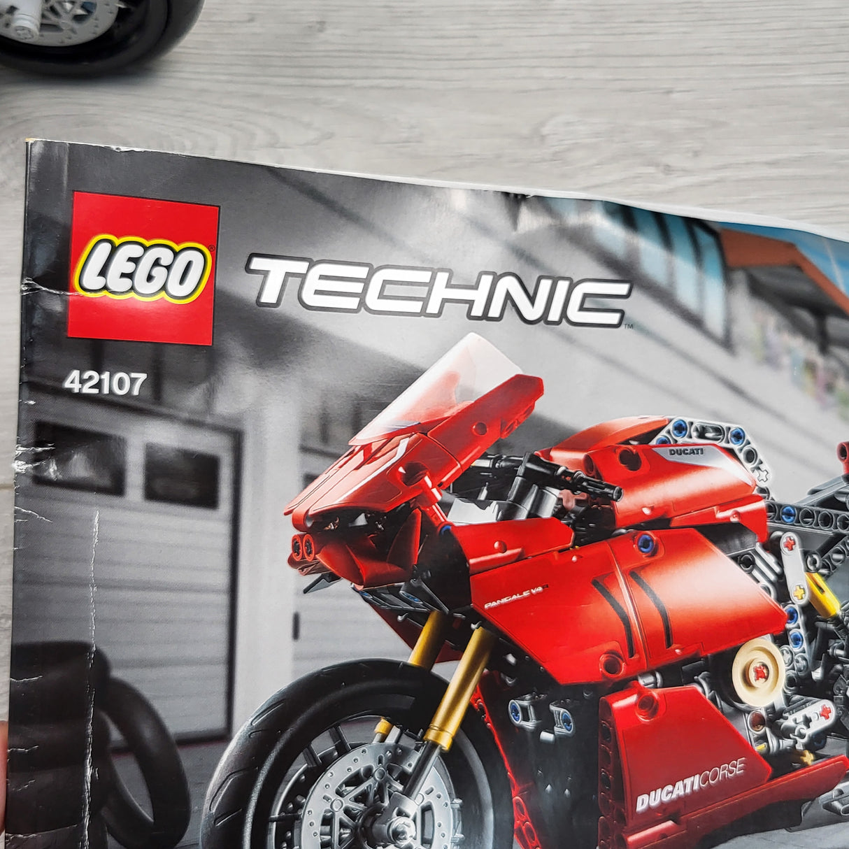 LEGO Technic Ducati Panigale V4 R (Set 42107)