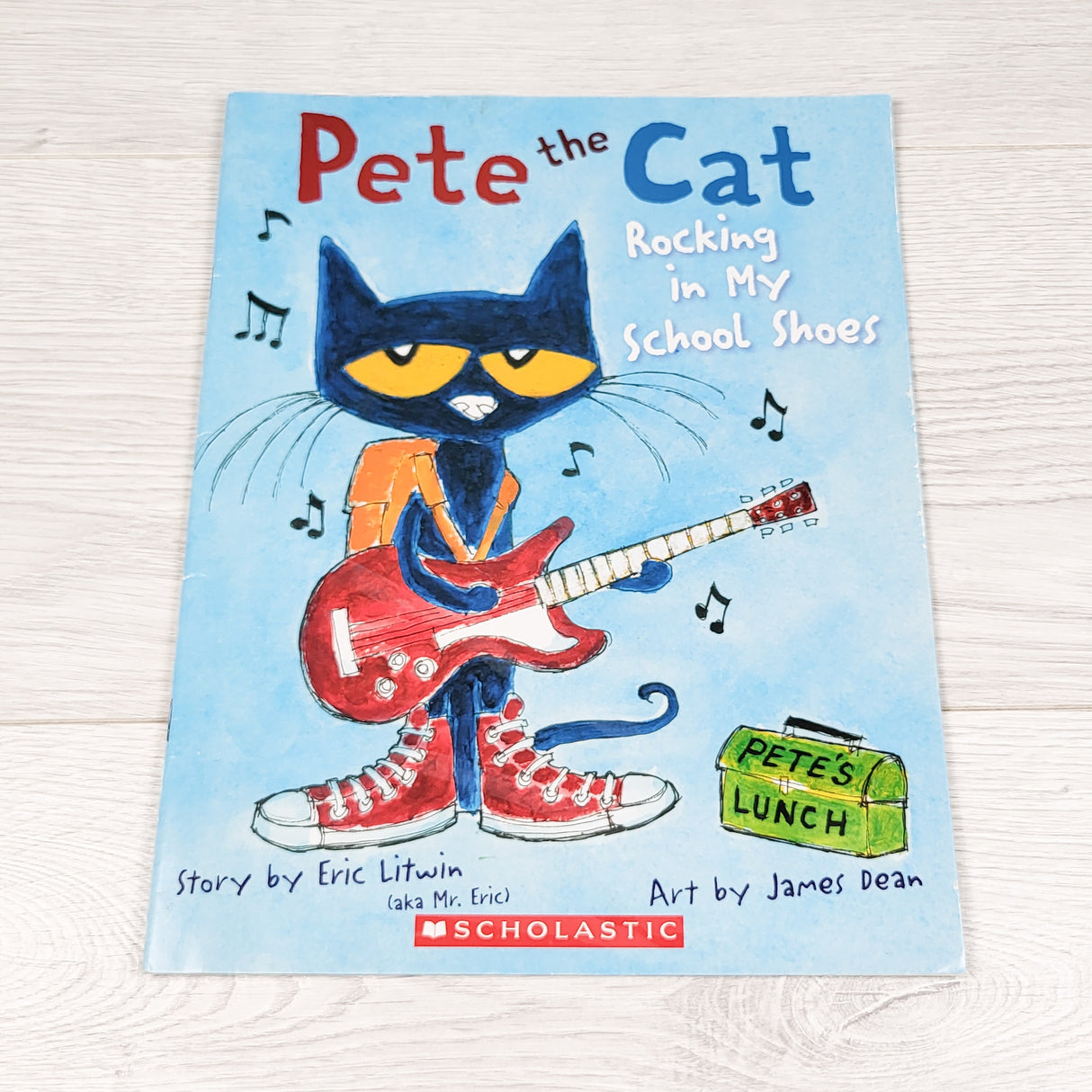Pete the Cat: Rocking in My School Shoes. Soft cover book