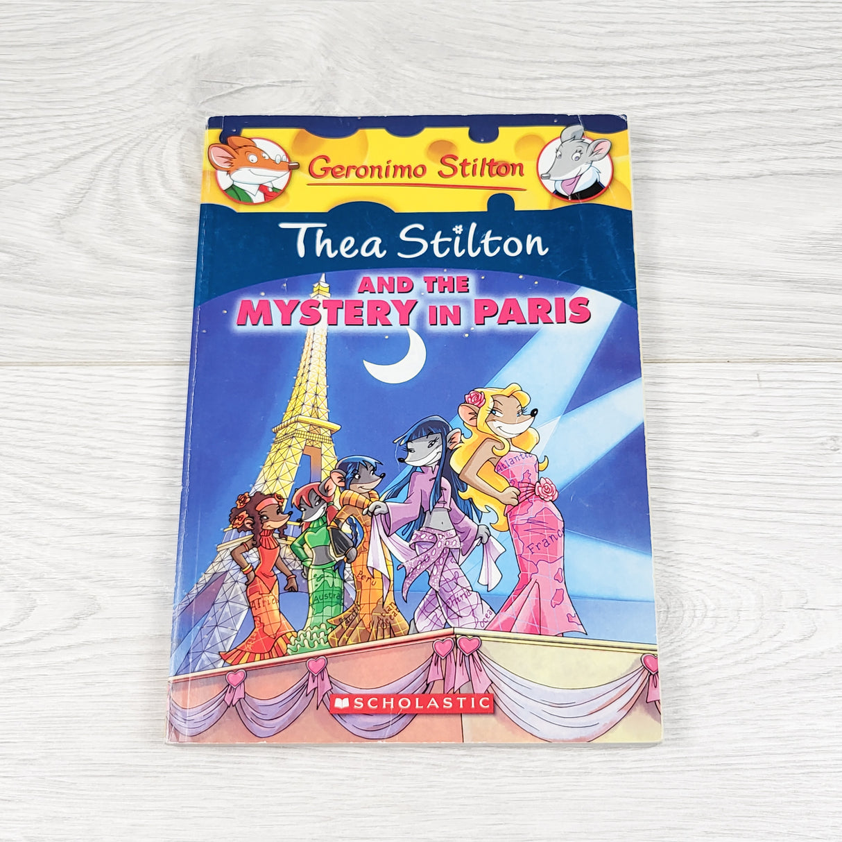 Thea Stilton and the Mystery in Paris. Soft cover chapter book