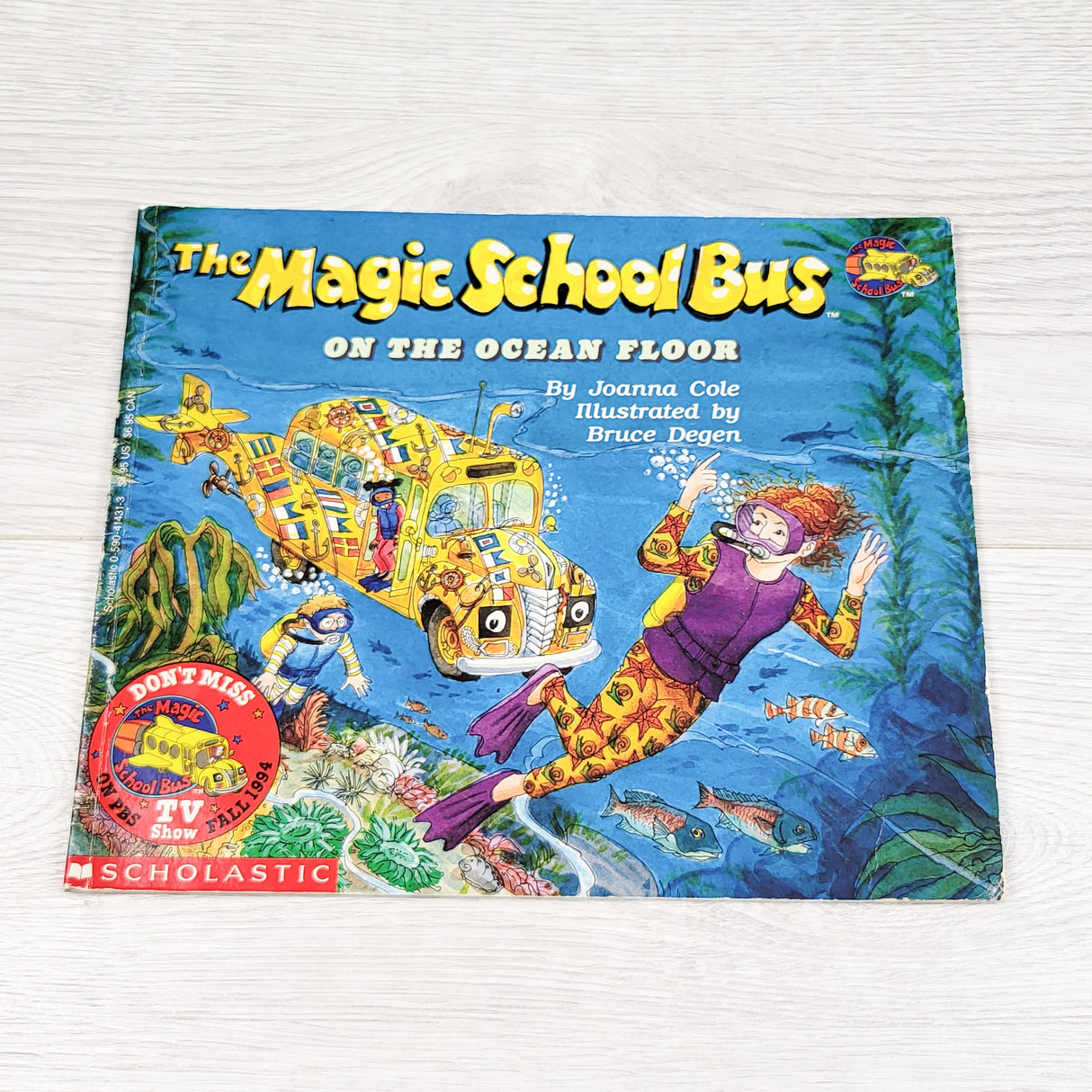 The Magic School Bus on the Ocean Floor. Vintage 1994 soft cover book