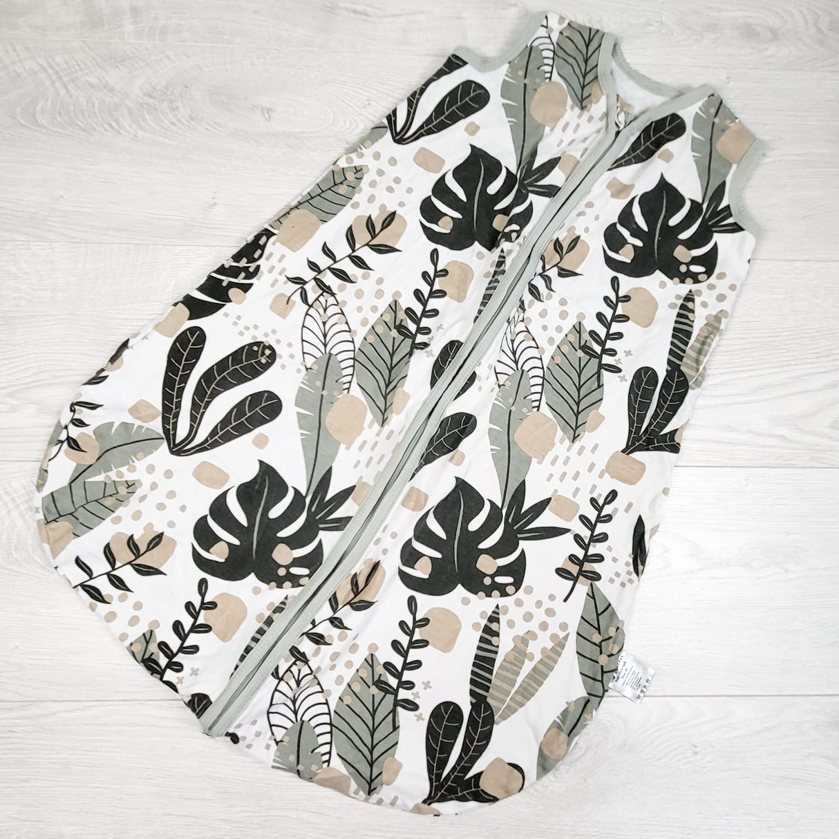 Yoofoss jungle print sleep sack. Size medium (6-12 months-ish)