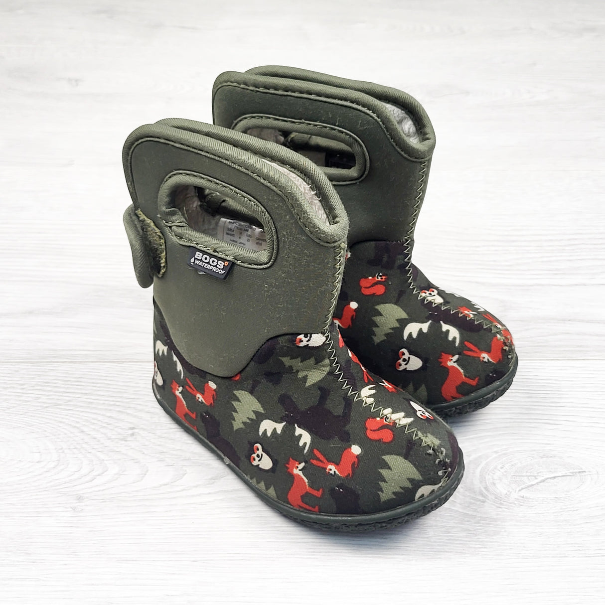 BOGS neoprene rain boots with woodland animals. Size 6