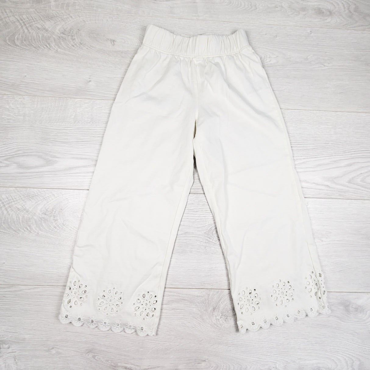 Zara white cotton wide leg pants with eyelet detail. Size 6