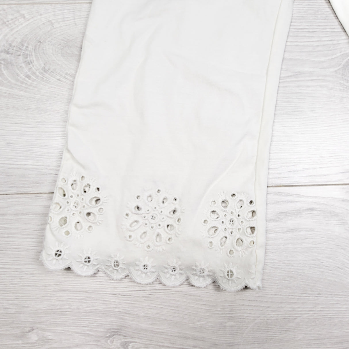 Zara white cotton wide leg pants with eyelet detail. Size 6