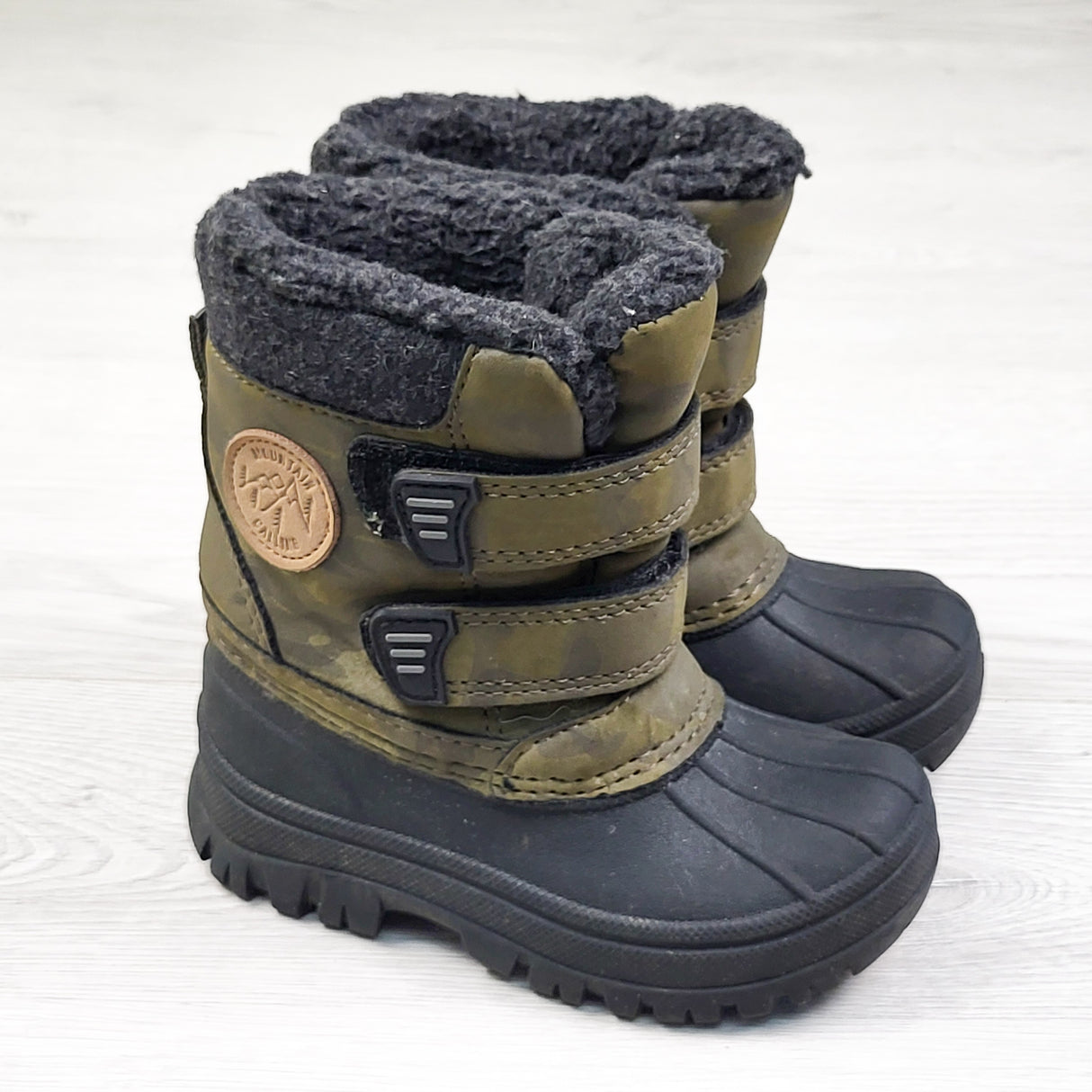 Joe green camouflage snow boots. Size 6