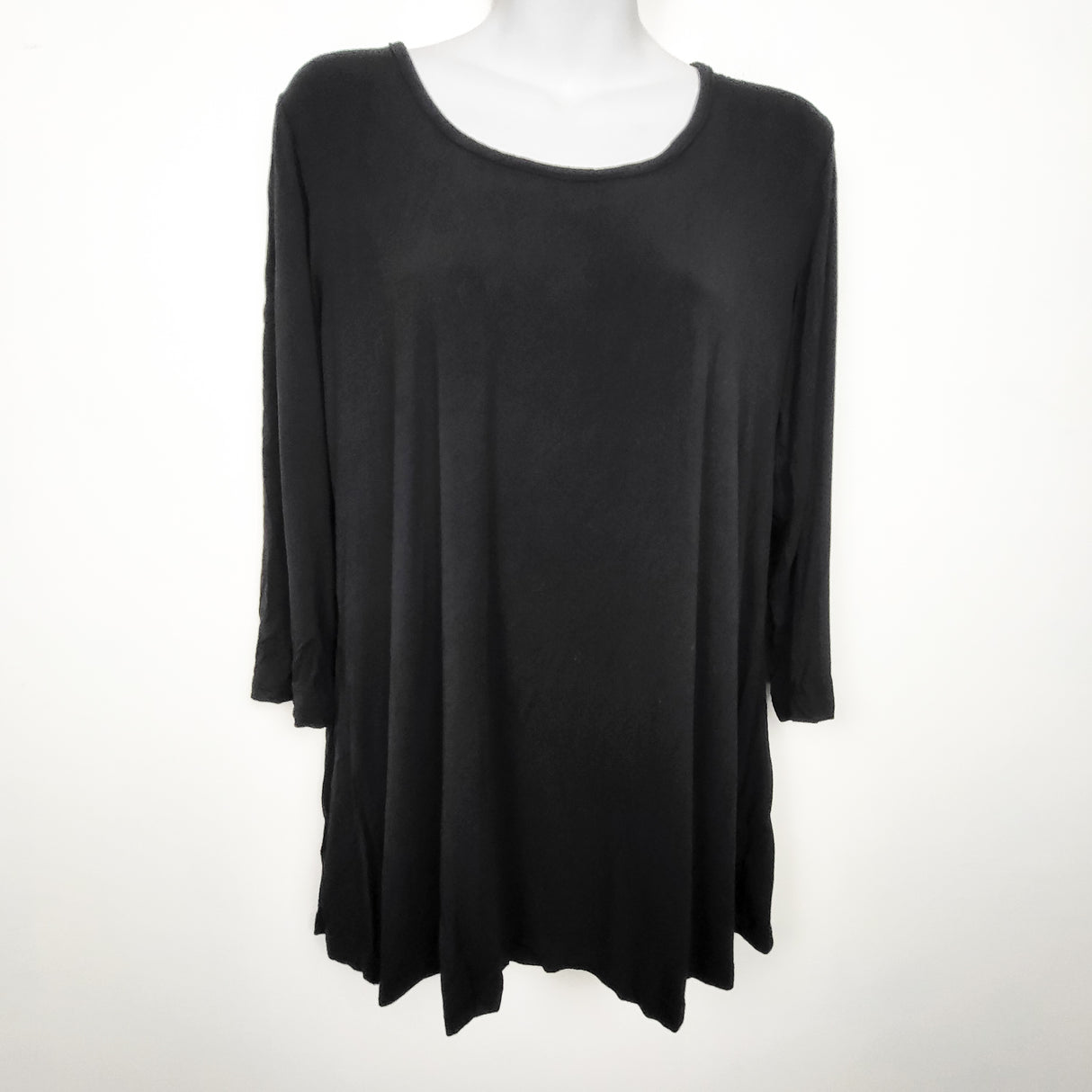 Hazel and Jools black 3/4 sleeve bamboo blend swing top. Size XL