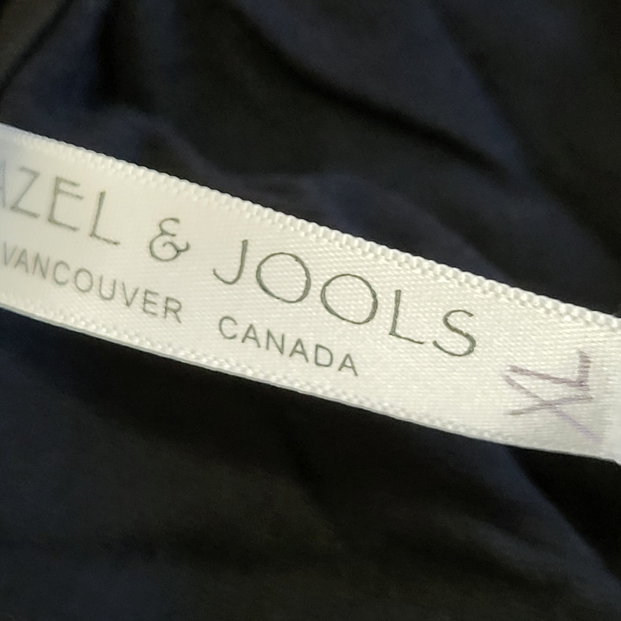 Hazel and Jools black 3/4 sleeve bamboo blend swing top. Size XL