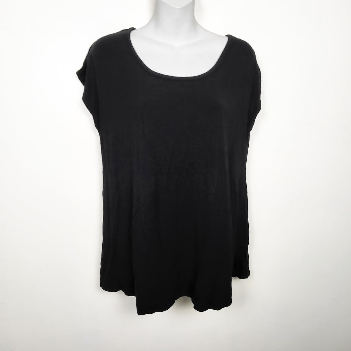 Ripe Maternity black ribbed nursing top. Size large
