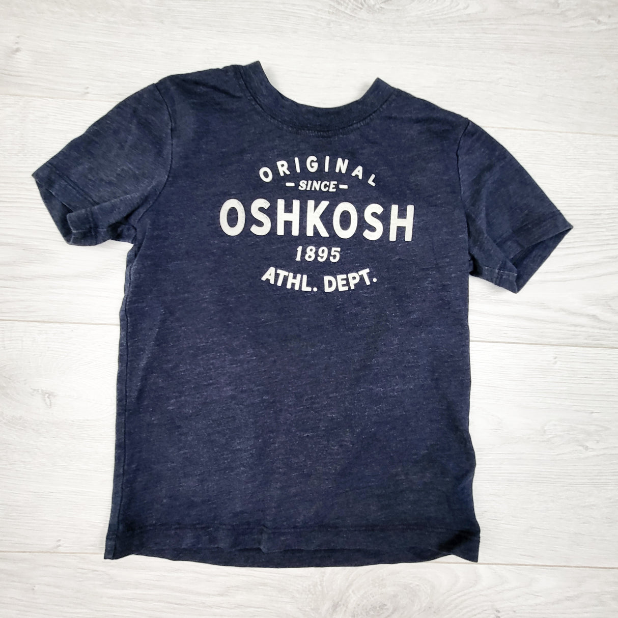 Oshkosh navy t-shirt. Size 4T