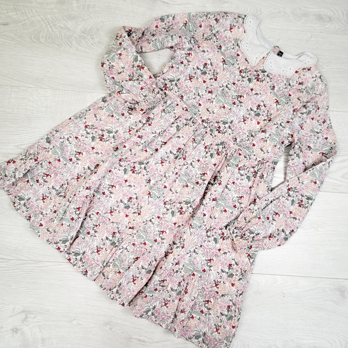 Sergent Major floral print dress with Peter Pan collar. Size 8