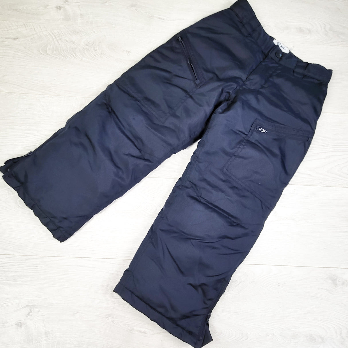 Old Navy navy snow pants. Size 6/7