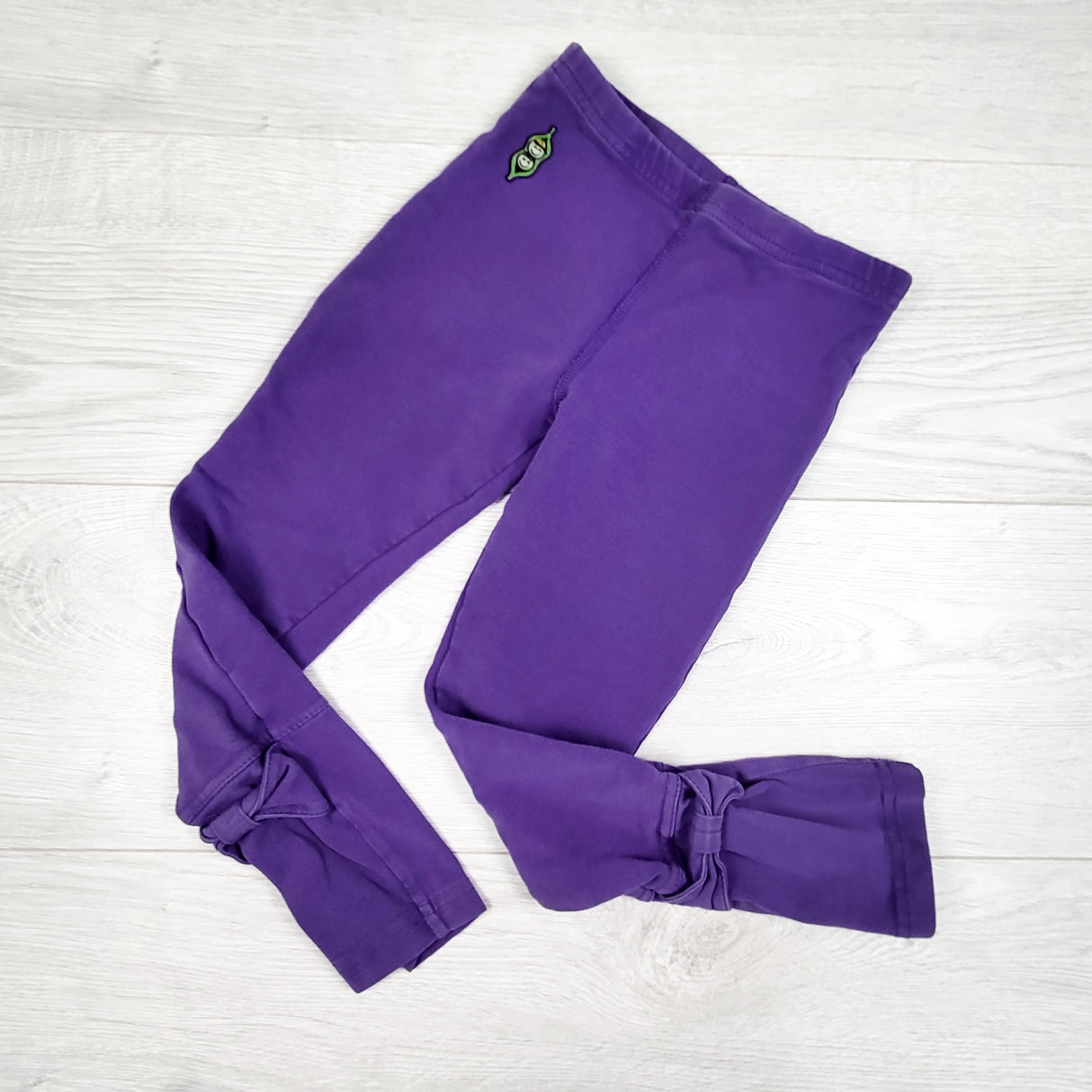 Peekaboo Beans purple leggings with bows at ankles. Size 6