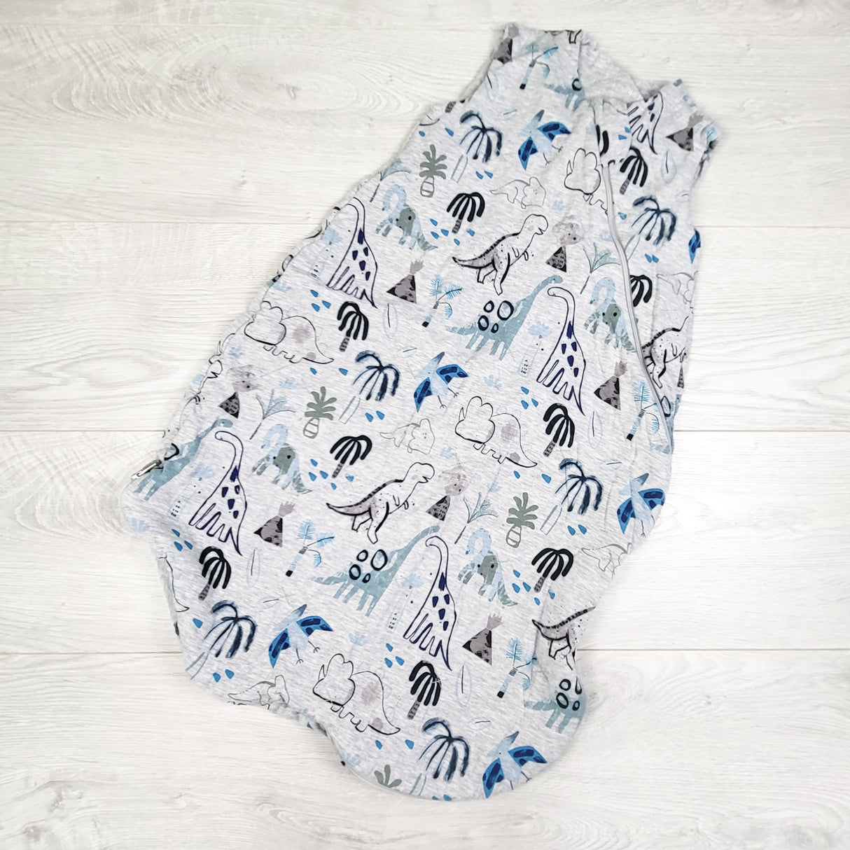 Loulou Lollipop grey Tencel blend sleep sack with dinosaurs. Size 0-6 months