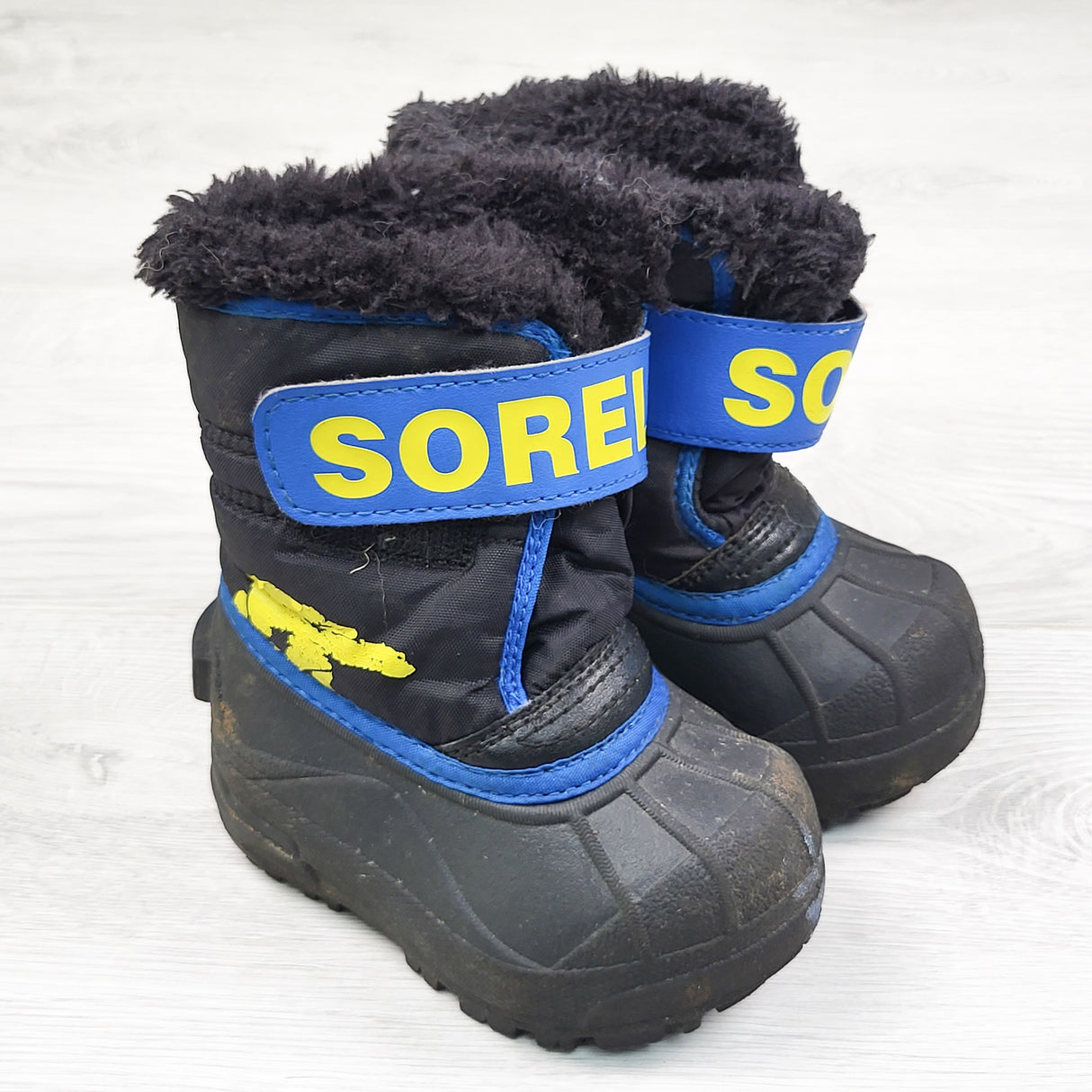Sorel black and blue snow boots. Size 5