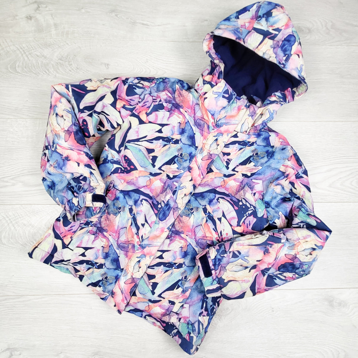 Mountain Warehouse abstract patterned winter coat. Size 7/8