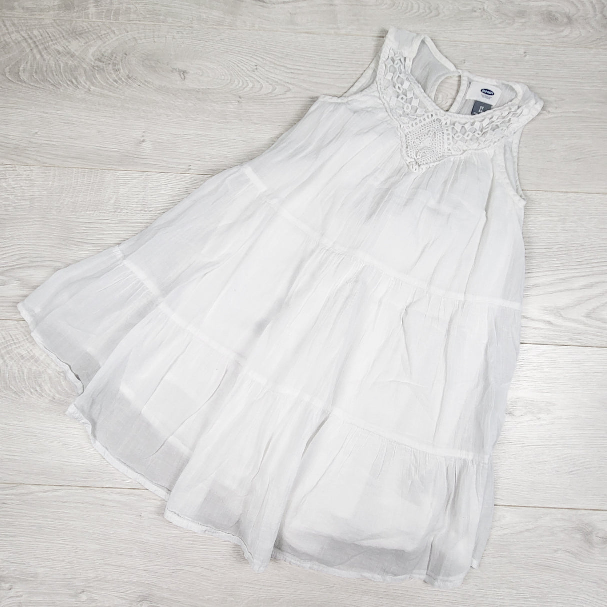 Old Navy white crepe style sleeveless dress. Size 5T