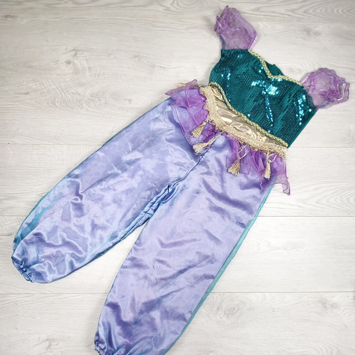 One piece genie costume. Approx 3/4T