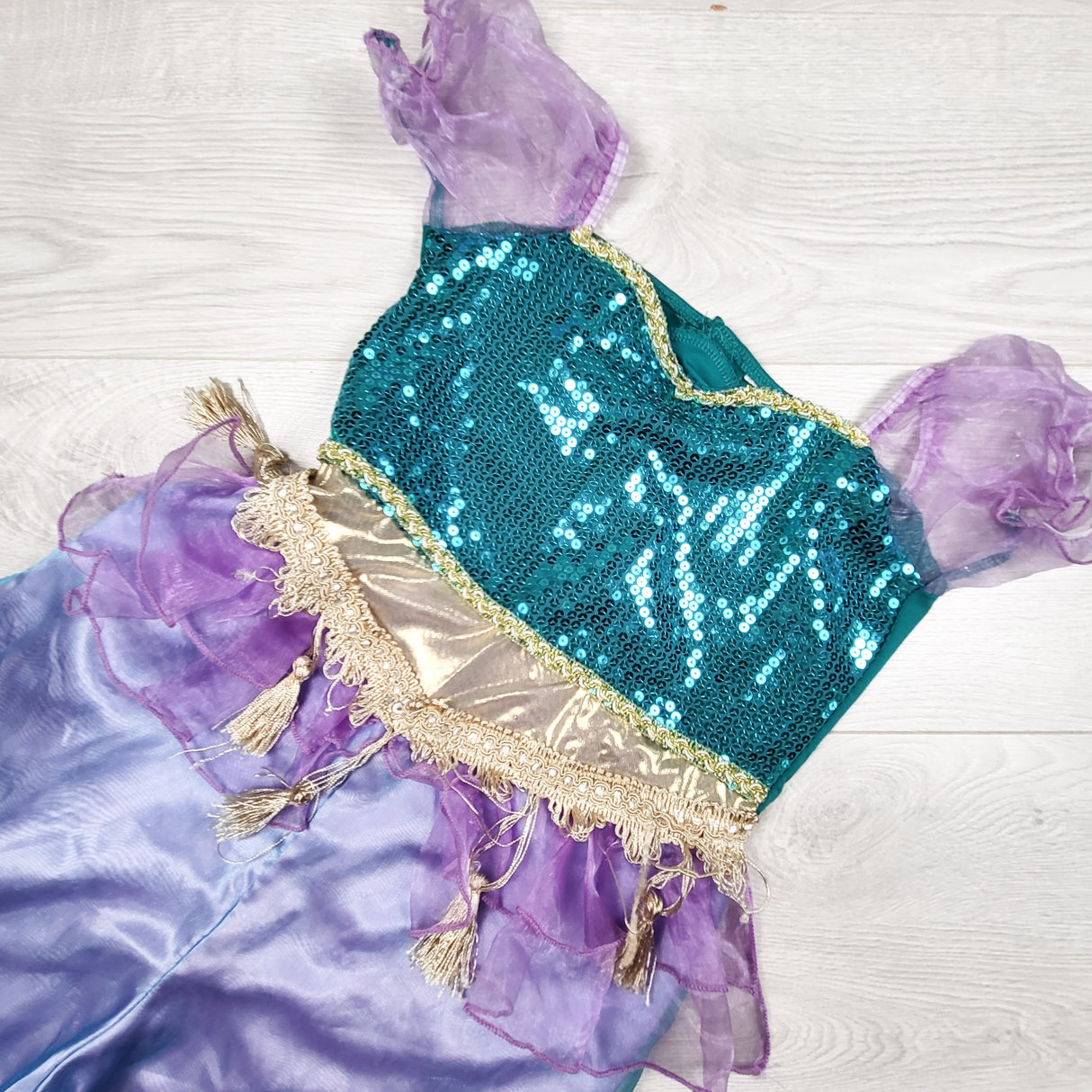 One piece genie costume. Approx 3/4T