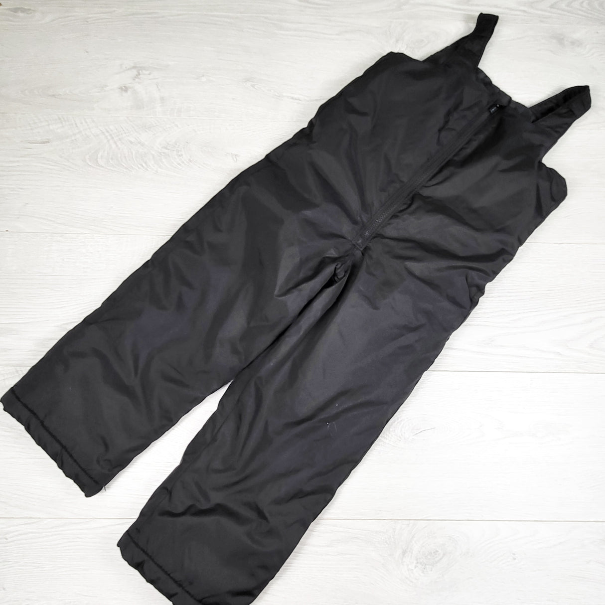Old Navy black snow pants. Size 5T