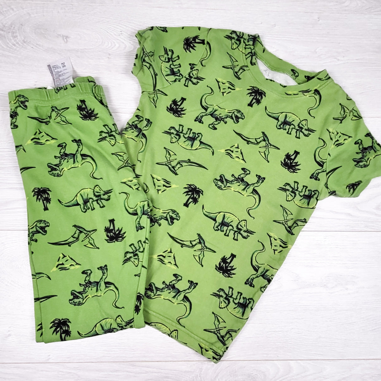 Kirkland green 2pc dinosaur PJs. Size 8