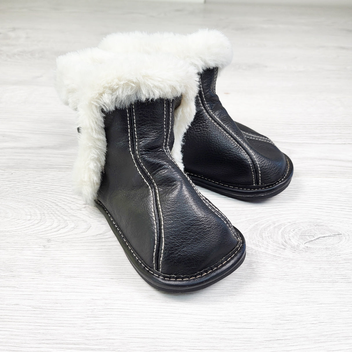 Jack and Lily black leather boots with faux fur trim. Size 30 to 36 months (8)
