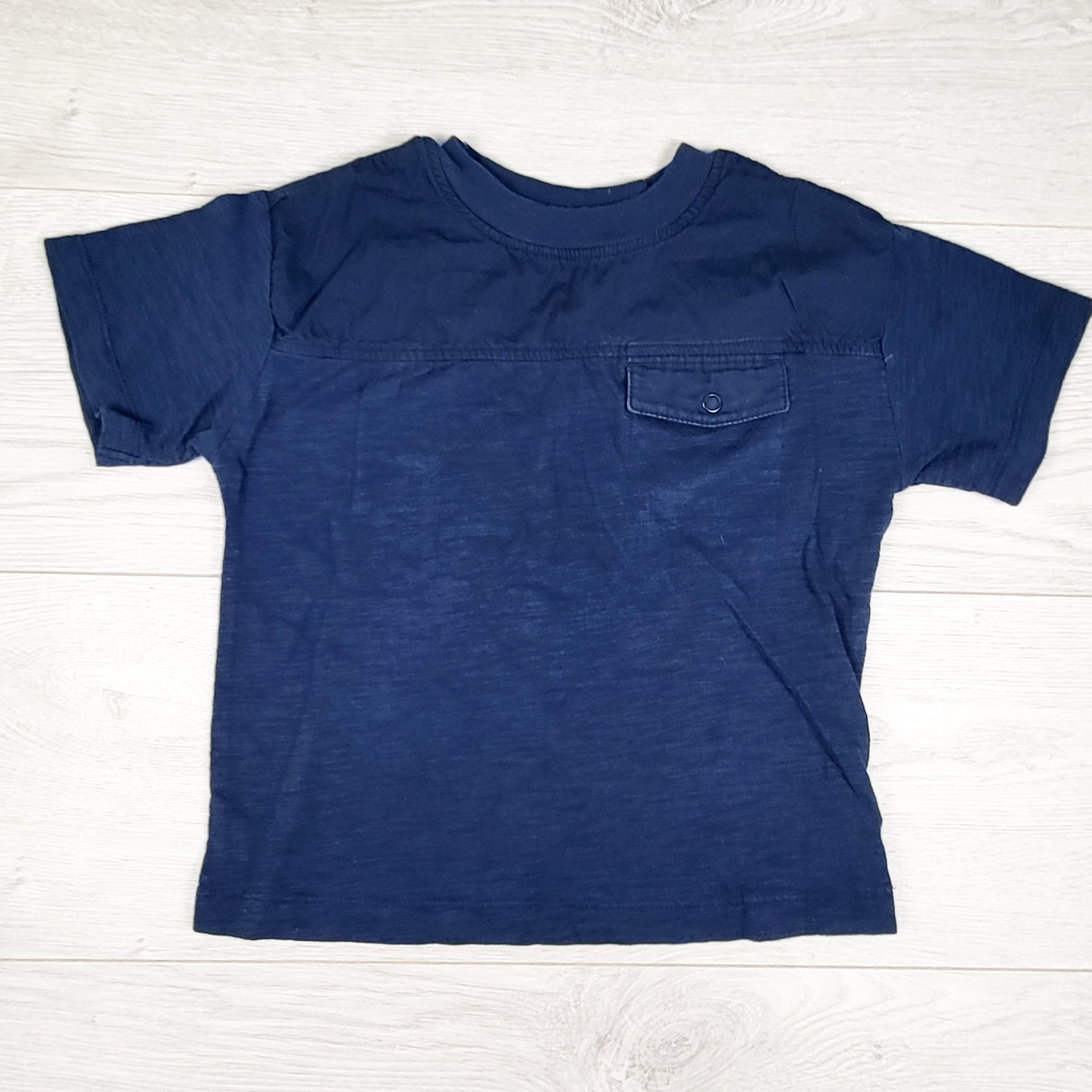Old Navy navy pocket t-shirt. Size 3T