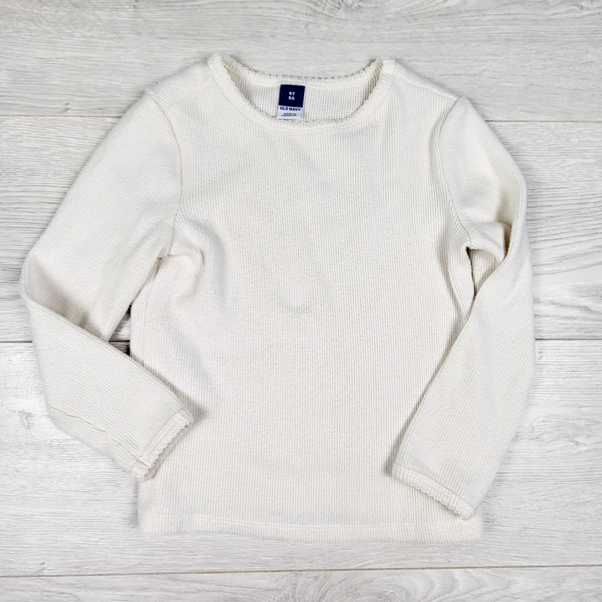 Old Navy white super soft long sleeve chenille top. Size 5T