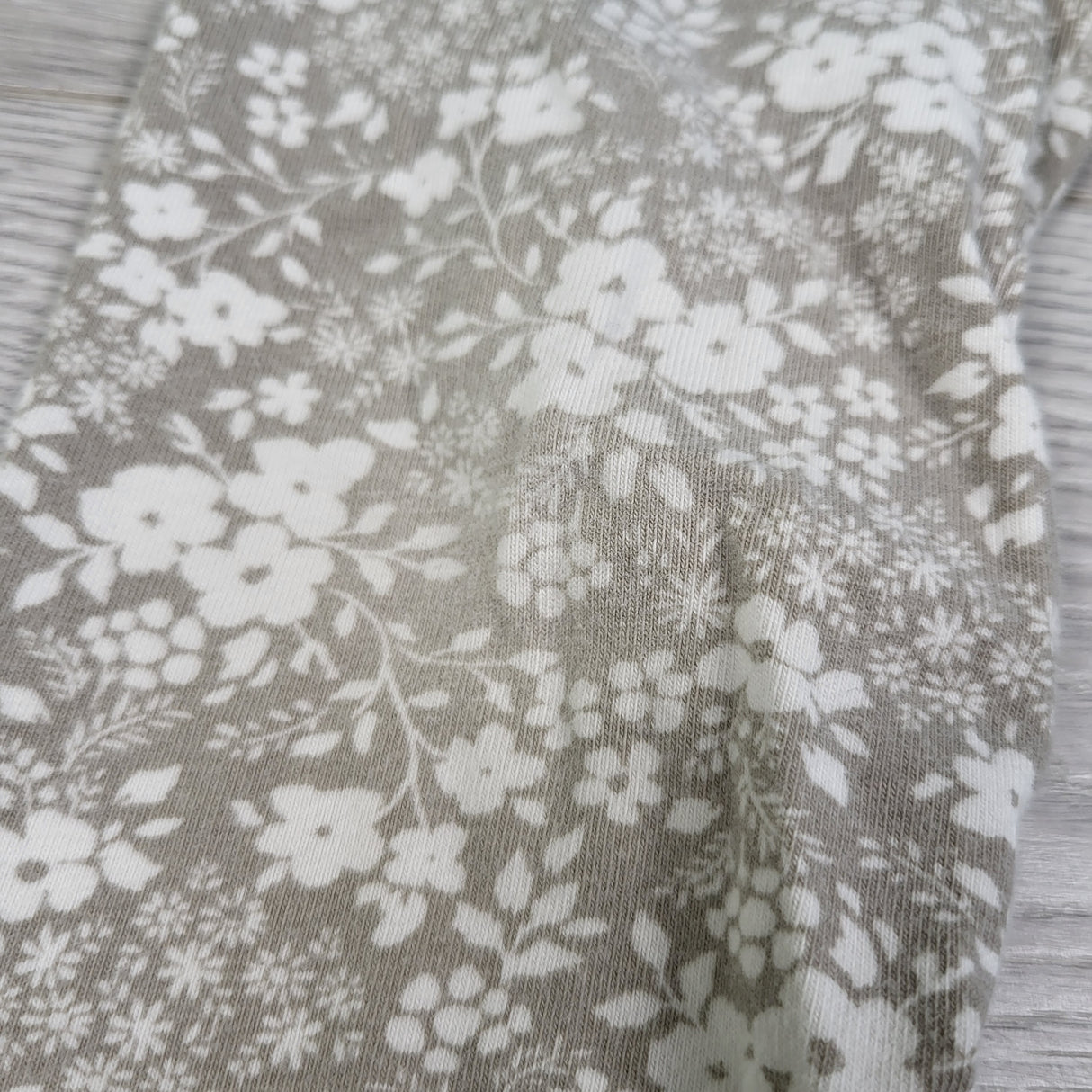 Jamie Kay light grey floral print cotton leggings. Size 4T