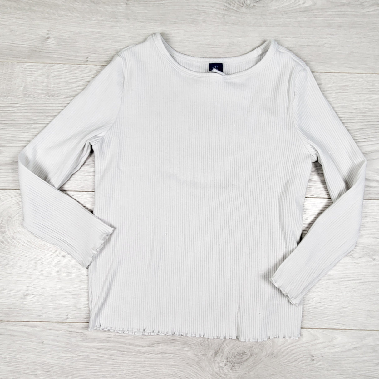 Old Navy white ribbed long sleeve top. Size 5T