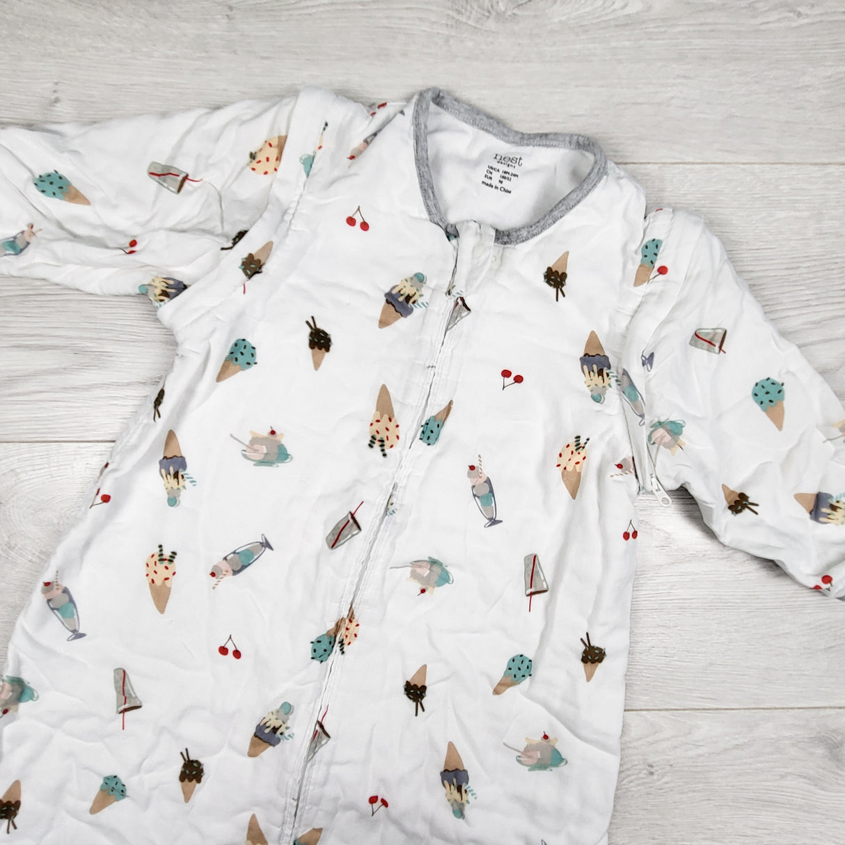 Nest Designs ice cream cone print sleep bag with removable sleeves. Size 18-24 months