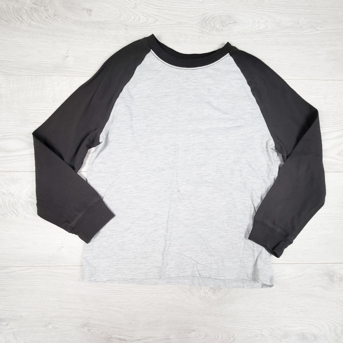 Carters two-tone grey long sleeve raglan shirt. Size 8