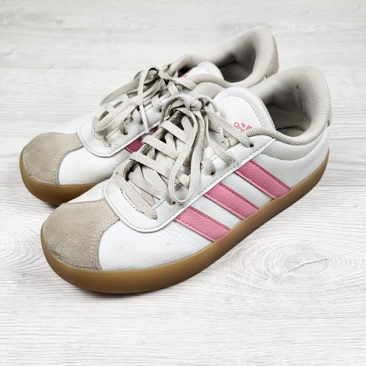 Adidas VL Court 3.0 Sneakers. Youth size 4