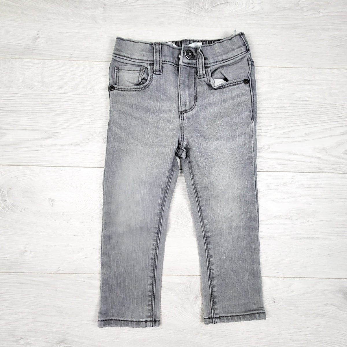 Old Navy grey Karate skinny jeans. Size 2T