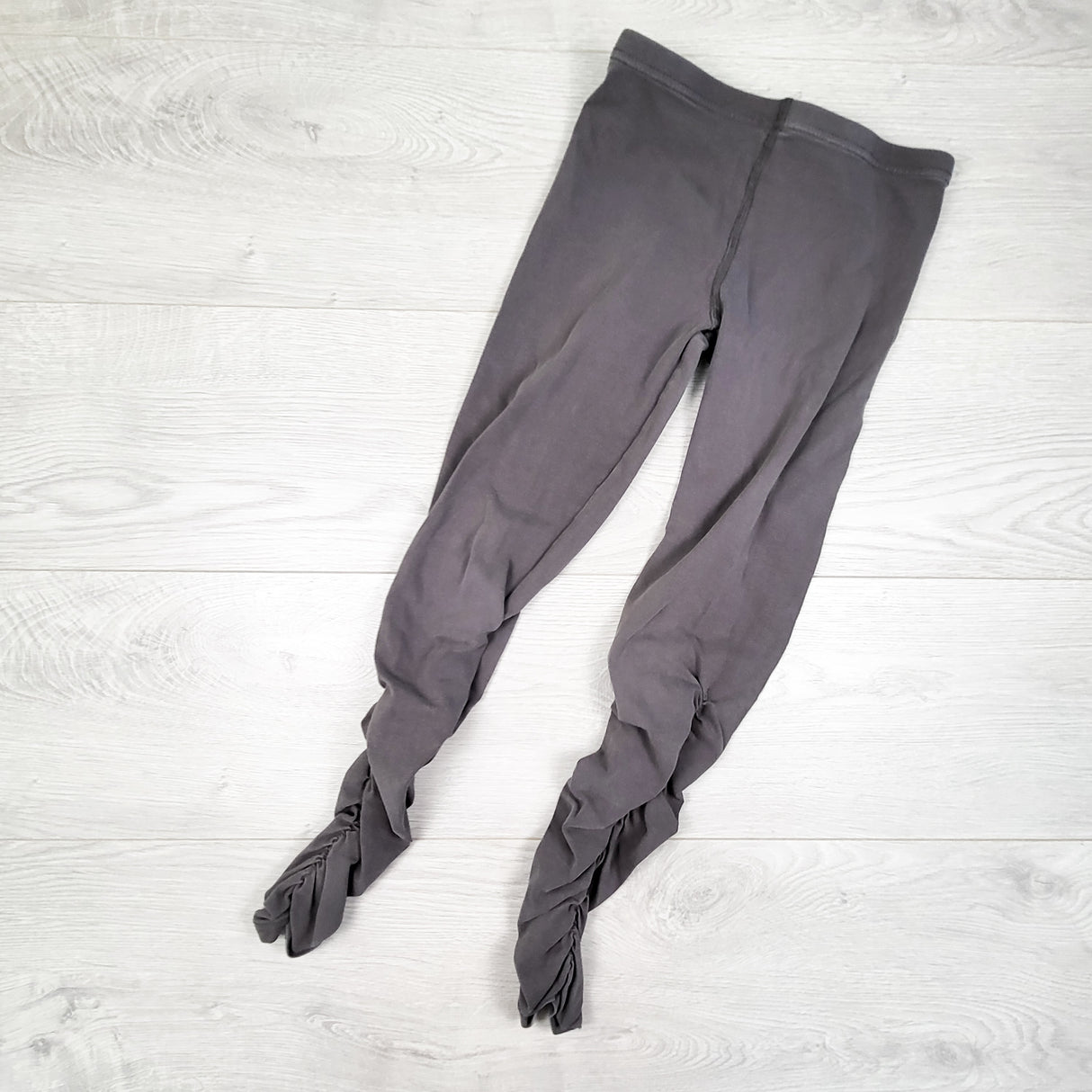 Peekaboo Beans grey ruched leggings. Size 8