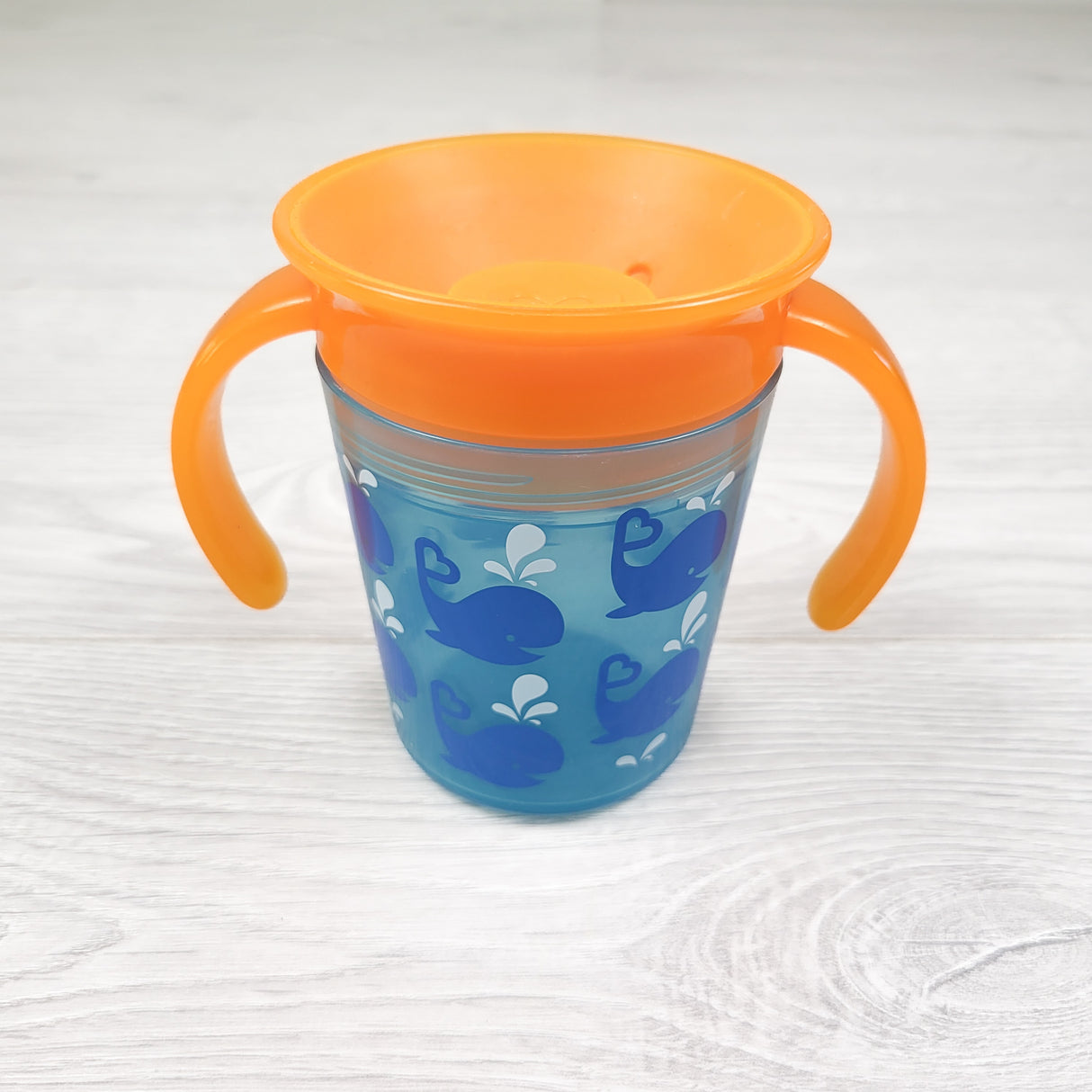 Munchkin learner sippy cup with whales
