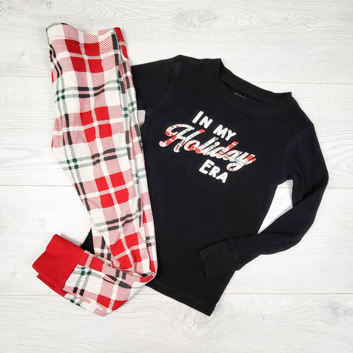 Old Navy black and plaid 2pc "In My Holiday Era" PJs. Size 6
