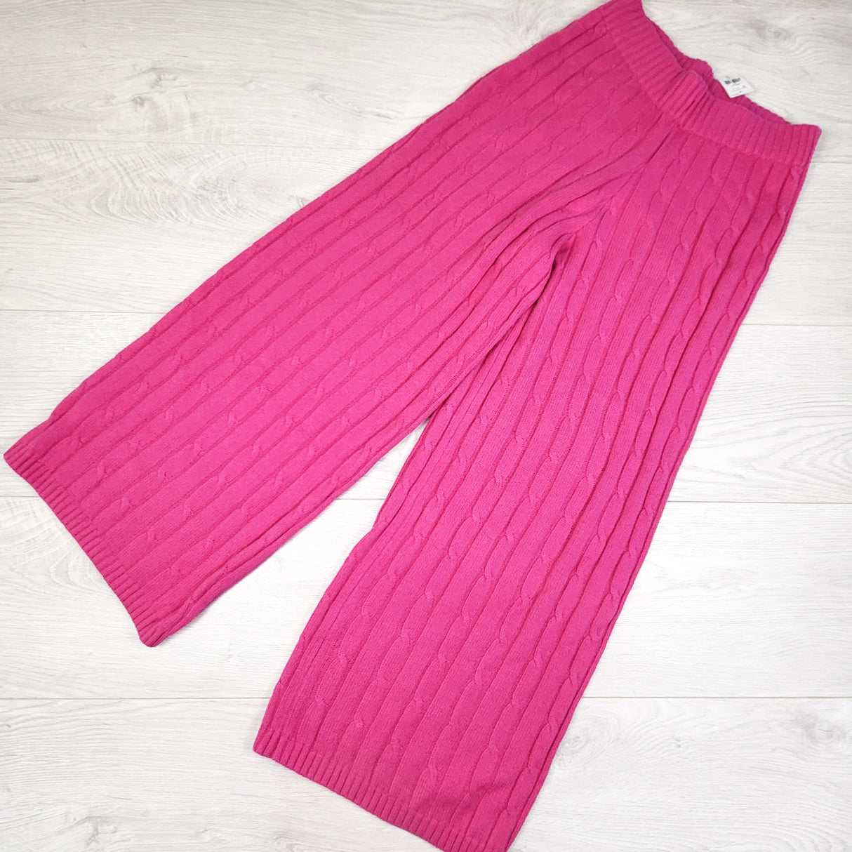 NEW - Gap pink wide leg cable knit sweater pants. Size 8