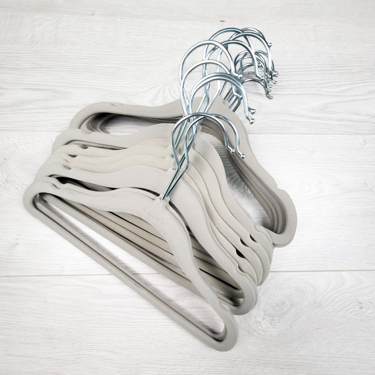 Velvet non-slip kids' hangers (sorry, no shipping)