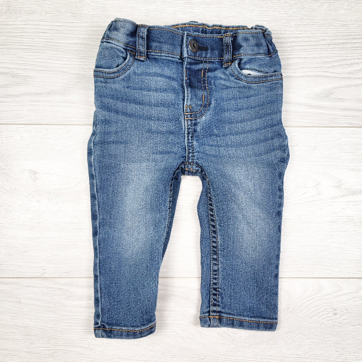 Oshkosh classic cut jeans. Size 9 months
