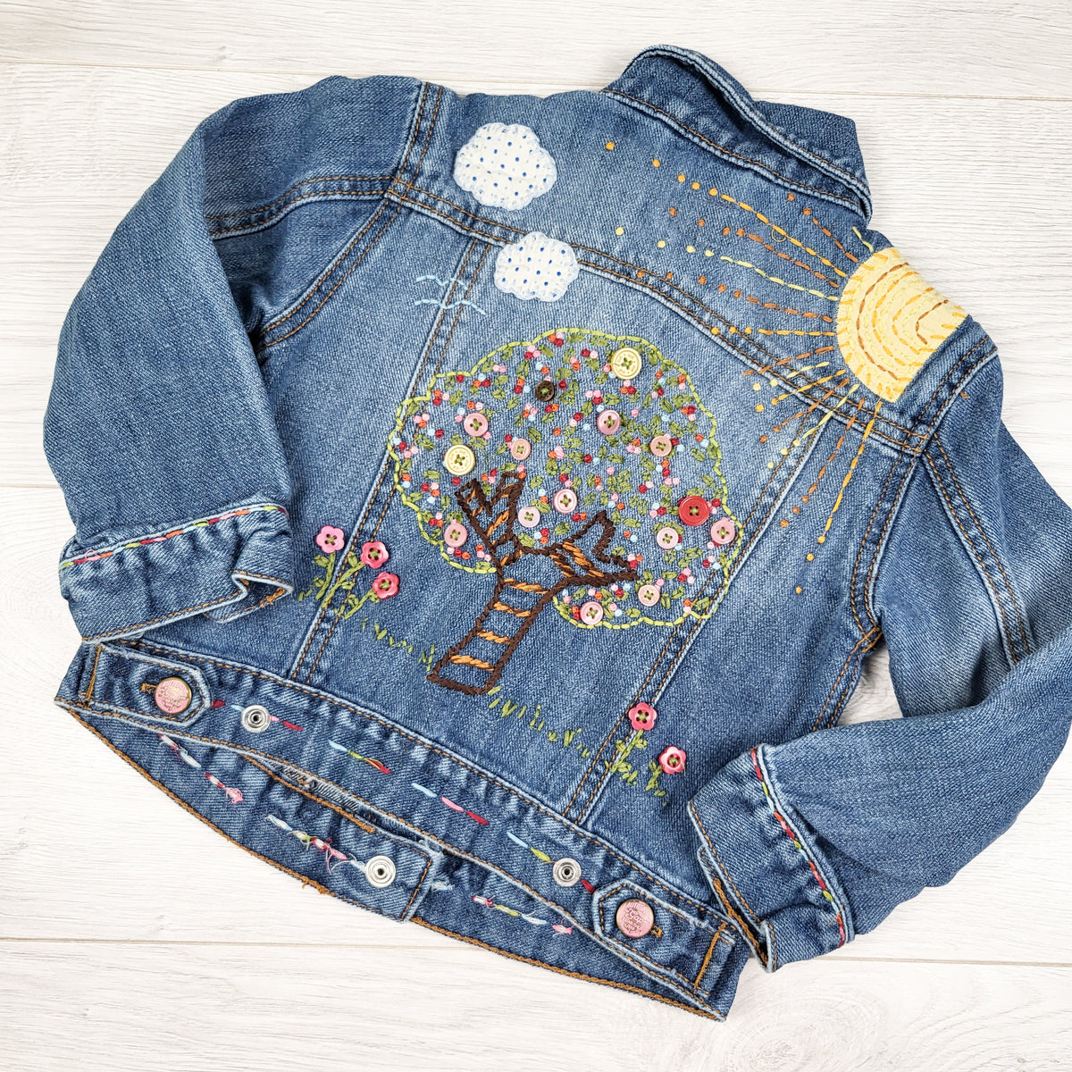 Gap vintage 2007 embroidered denim jacket. Size 4T