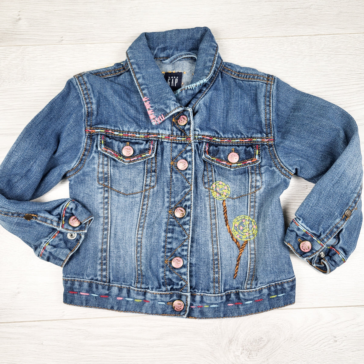 Gap vintage 2007 embroidered denim jacket. Size 4T