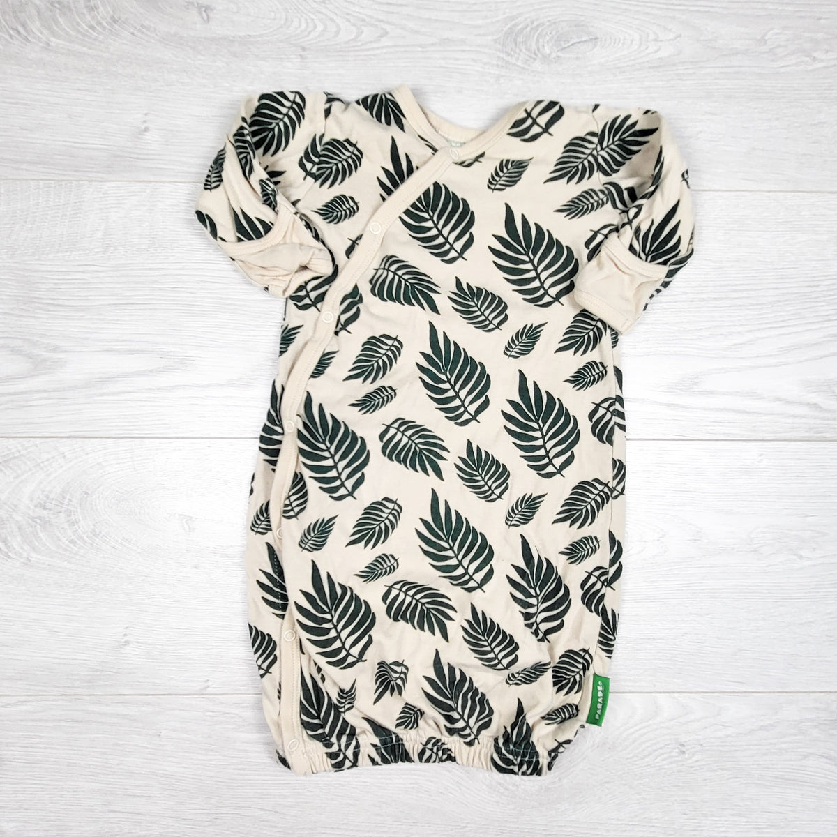 Parade Organic organic cotton leaf print kimono gown. Size 0-3 months